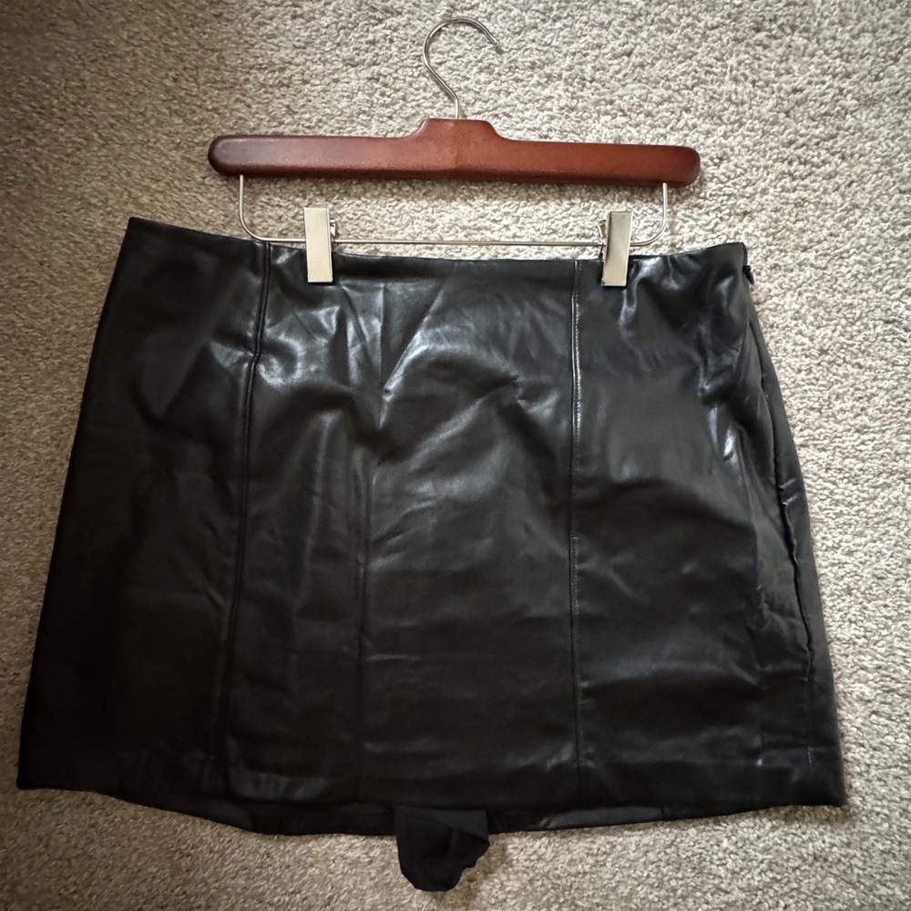 Abercrombie & Fitch Black Mini Skort